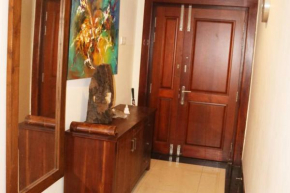 Entire 3 Bed Room Luxurious Apartment in Colombo 8